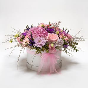 flowerbox s květinami, které potěší srdce ženy